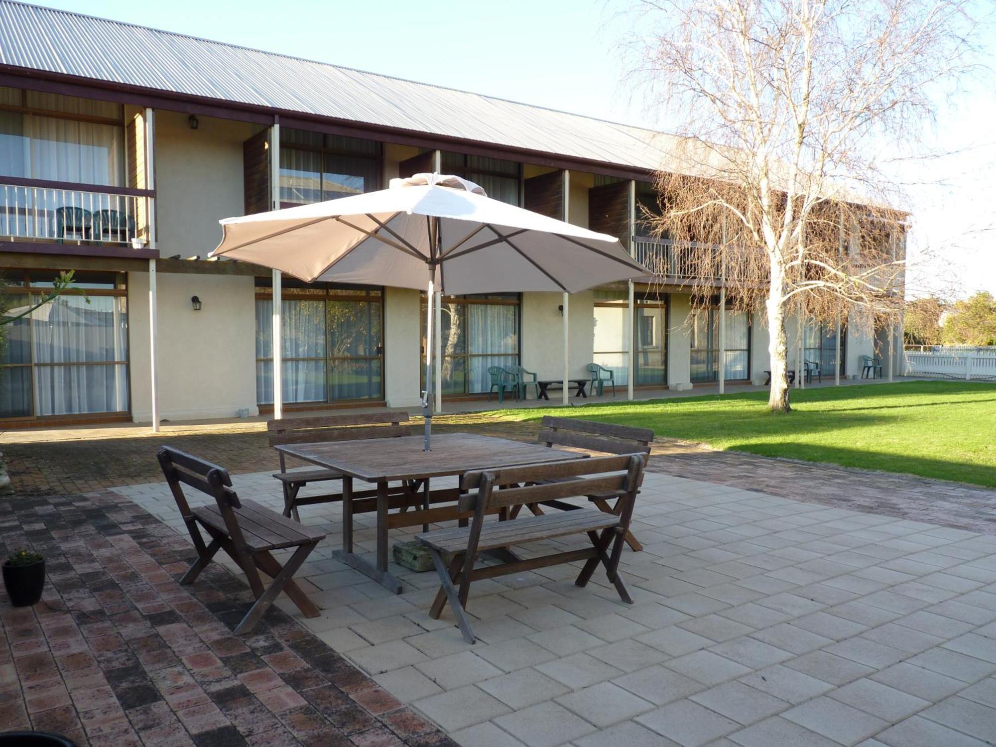 Coonawarra Motor Lodge Penola Exterior photo